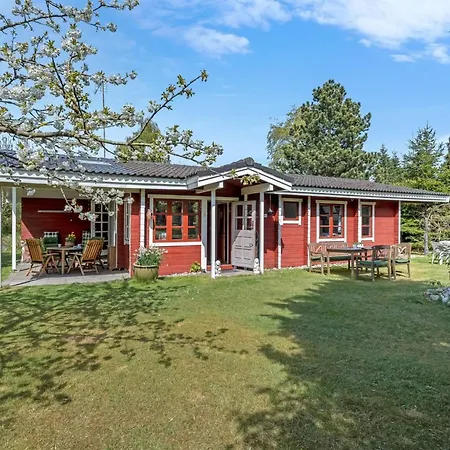Berit - 700m From The Sea By Interhome Bøtø By