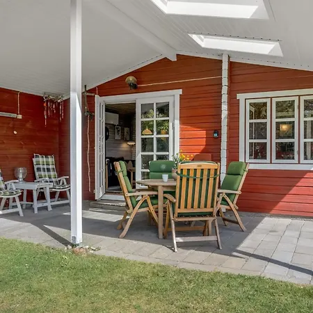 Berit - 700m From The Sea By Interhome