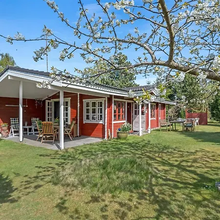 Dom wakacyjny Berit - 700m From The Sea By Interhome Bøtø By